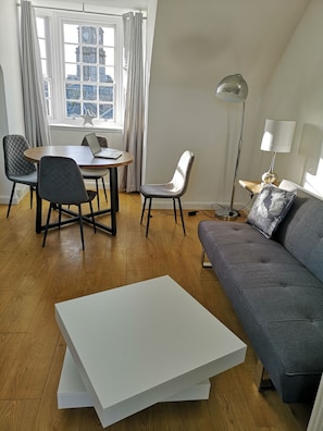 Living Room / Lounge