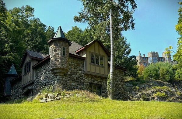 'The Castle Gatehouse' of Highlands Castle