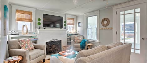 Narragansett Vacation Rental | 3BR | 1BA | 1,000 Sq Ft | 1 Step to Enter