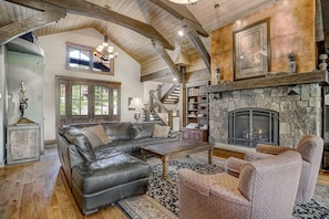 Great room with vaulted ceilings