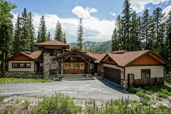 beautiful front exterior with ski views