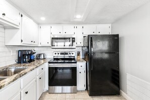 Fully Equipped Newly upgraded Kitchen