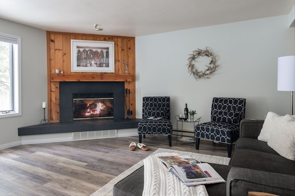 Living room with Fireplace