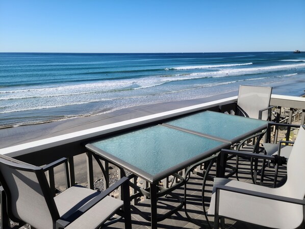 Top level balcony on the ocean 