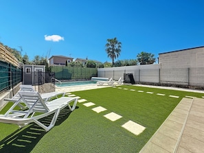 Lawn, Artificial Turf, Garden, Shade, Landscaping, Yard, Backyard, Fence, Courtyard