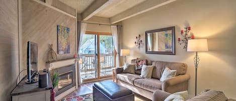 Frisco Vacation Rental Condo | 2BR | 1.5BA | 800 Sq Ft