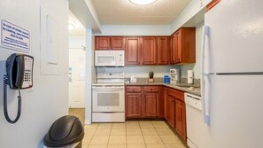 ClubWyndhamSkylineTower-12BedroomwithAmenities-004