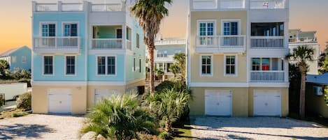Welcome to this two home rental by AvantStay: Sand Dune & Sea Shell. Save extra when you book both homes at once! Room for all your family and friends.