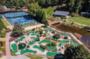 Rumbling Bald Resort