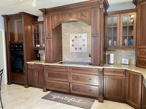 Full kitchen