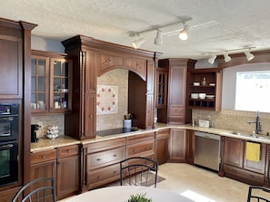 Full kitchen