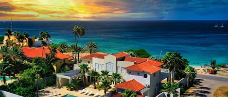 Ocean front villa in Noord Aruba - Swimming Pool - Easy Catalina beach Access - Peaceful Neighborhood