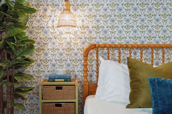 Beautiful Serena and Lily wallpaper. Queen sized bed. Sound machine.