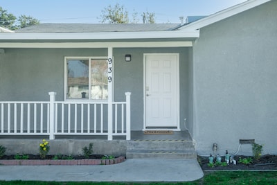 Upgraded 3 bed/2bath w. Separate Dining from Living