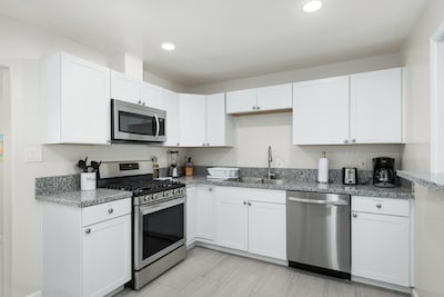 Upgraded 3 bed/2bath w. Separate Dining from Living