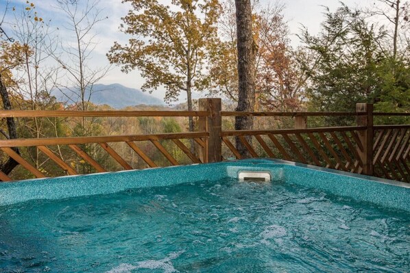 Bañera de hidromasaje al aire libre