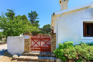 Regal Gated Private Entrance