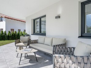 Canapé, Plante, Meubles, Cadre, Fenêtre, Table, Rectangle, Bâtiment, Design Intérieur, Salon