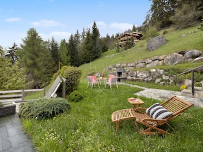 Meubles, Couverture De Sol, Jardin, Aménagement Paysager, Mélèze, Prairie, Pelouse, Chaise, Cour