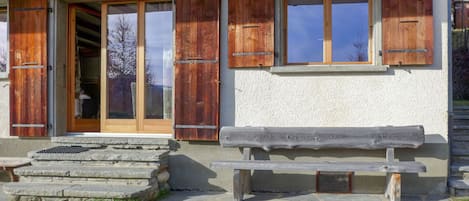 Building, Property, Window, Plant, Wood, Land Lot, House, Door, Grass