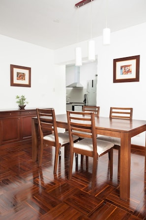 Dining Area - Comedor