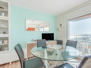 Zimmer, Eigentum, Möbel, Interior Design, Blau, Esszimmer, Wohnzimmer, Türkis, Tabelle, Gebäude