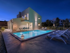 Piscine, Propriété, Maison, Bâtiment, Architecture, Immobilier, Domicile, Centre De Loisirs, Conception, Villa