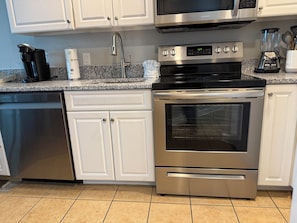 New Countertops, Dishwasher and Stove