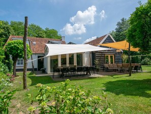 Außenseite Ferienhaus [Sommer]