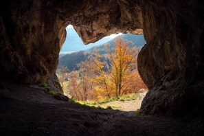 Appartement Bergwelt bis max. 3 Pers. 28 qm-Wandertipp Höhle Grafenloch oberhalb des Luegsteinsees_a.jpg