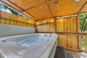 Indoor spa tub