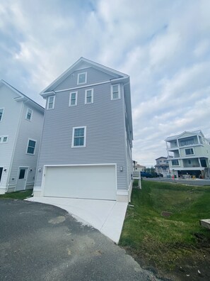 Back of home with 2 car garage