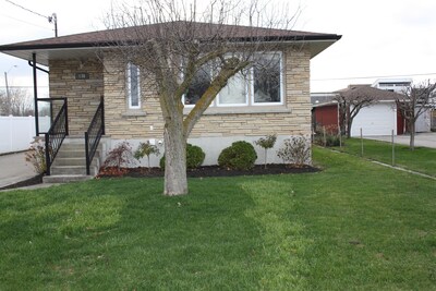 Three rooms, with each room having there own private bathroom. Outdoor Hot Tub. 