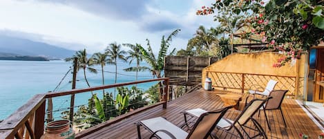 Hospede-se em linda casa com terraço, vista espetacular e wi-fi em Ilhabela