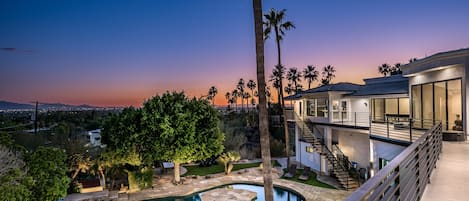 Step onto the expansive wrap-around balcony, offering stunning views of the amazing backyard below and view stretching from Scottsdale to downtown Phoenix. This elevated vantage point provides the perfect setting to savor the beauty of the landscape.