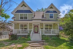 Modern Victorian home steps away from the middle of downtown Glenwood Springs