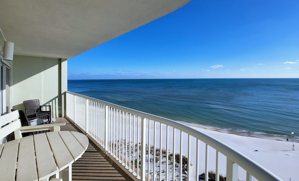 Tradewinds 805, 2 bedroom 2 bathroom, 8th floor, sleeps 6. Managed by Island Rentals.