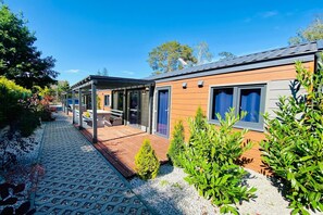 Stugans exteriör [sommar]
