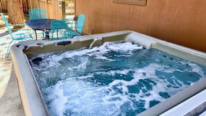 Jacuzzi - Enjoy a long, soothing, soak in the Jacuzzi after a hike or a wonderful day of shopping.