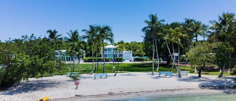 Welcome to Villa Azzurra! Beautiful Private Sandy Beach