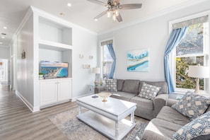 Watch your favorite Netflix movie together in this Family Room!