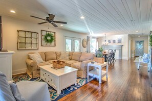 Kure Cottage-Main Living Area