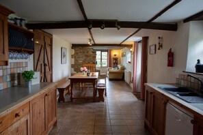 Rose Cottage - Open Plan Kitchen, Dining Area & Lounge