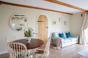 The Stables - The dining area seats four people