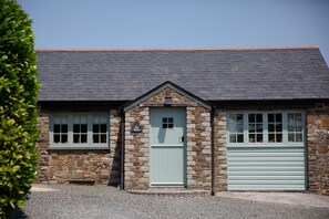 The Stables - Woodlands Manor Farm