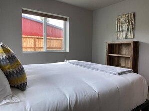 Bedroom 2 (Queen) (2)