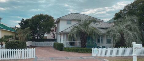Crystal Cottage - Newly remodeled home in Crystal Beach