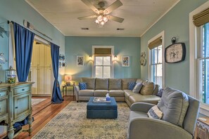 Living Room | 1st Floor | Queen Sleeper Sofa | Free WiFi | Board Games