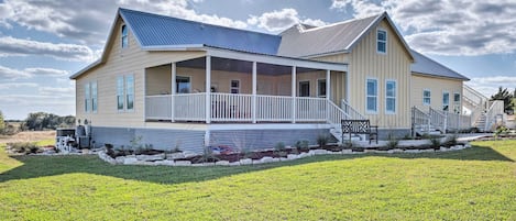 Schulenburg Vacation Rental | 4BR | 3.5BA | 3,000 Sq Ft