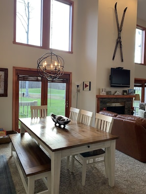Dining area with views of golf course
